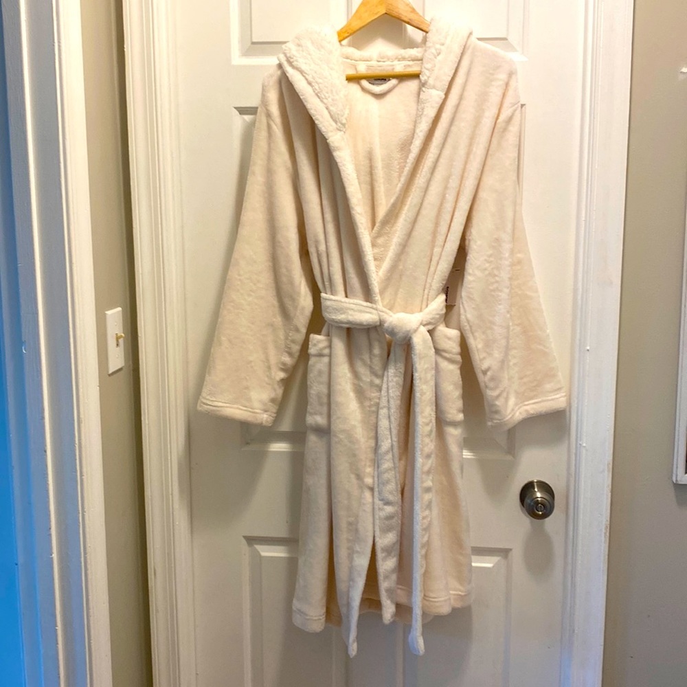 NWT Sonoma Goods For Life BNWT Women’s Medium Robe with Hood and pockets